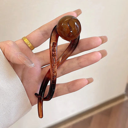 Elegante luxe haarclip met decoratieve bol