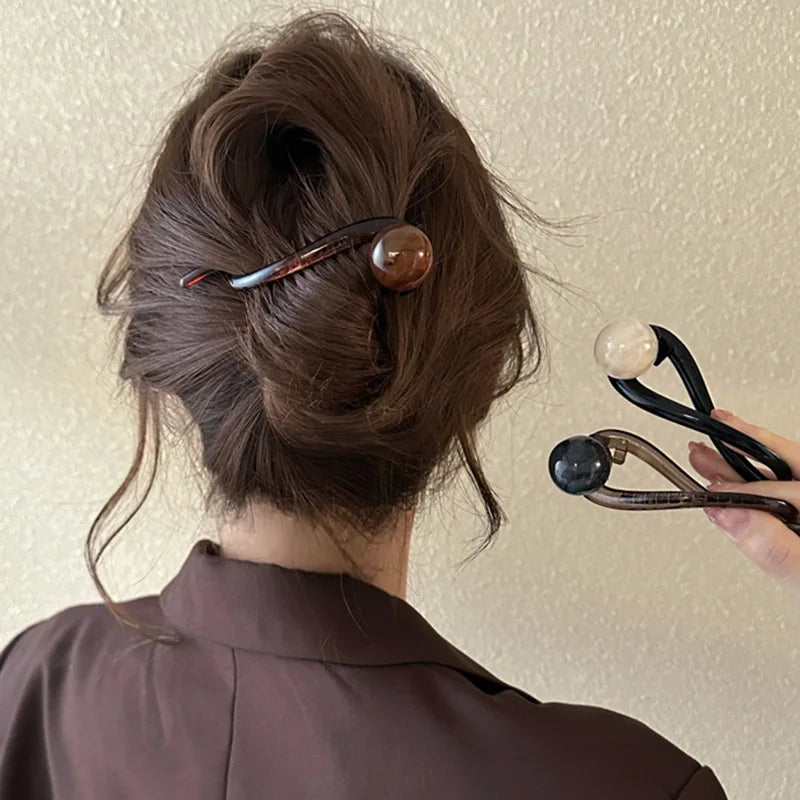 Elegante luxe haarclip met decoratieve bol