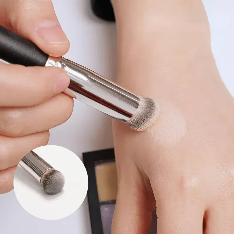 UnderEye Awake Blending Brush