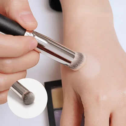 UnderEye Awake Blending Brush