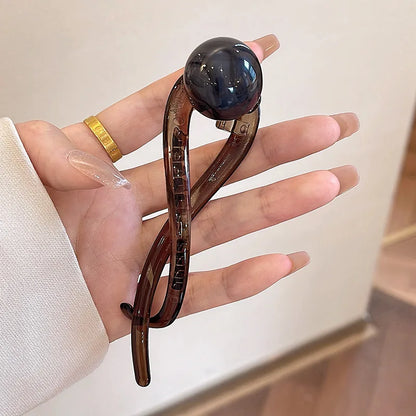 Elegante luxe haarclip met decoratieve bol
