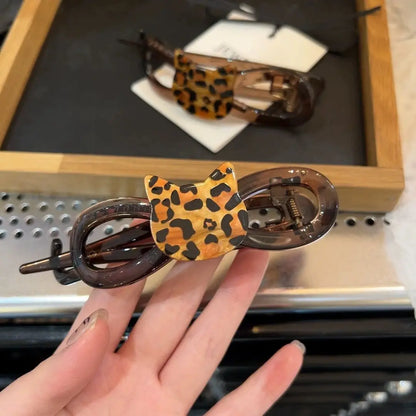 Elegante luxe haarclip met decoratieve bol